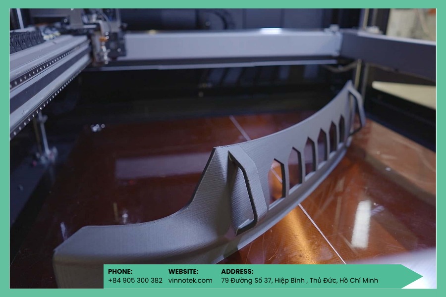 Jig in 3D giúp Ford định vị logo chính xác và linh hoạt theo từng phiên bản xe