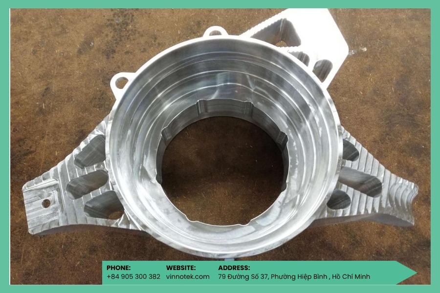 Rear upright là chi tiết nhỏ nhưng ảnh hưởng lớn đến hiệu suất vận hành.