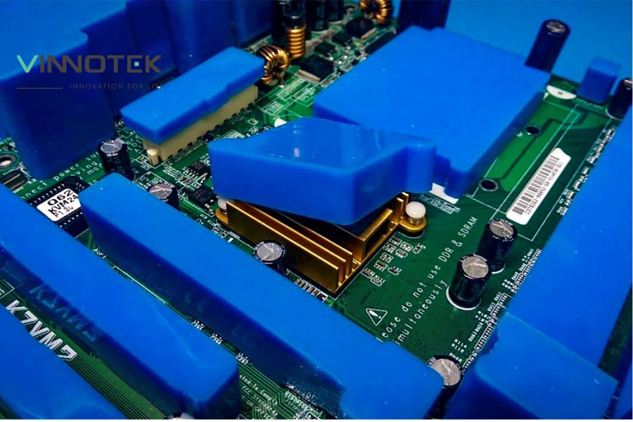 Coating fixture giúp cố định chi tiết ổn định trong quá trình dip coating và flow coating.