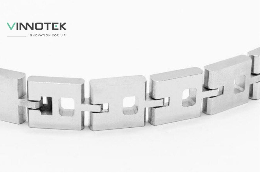 LMM mở rộng từ medical sang micro metal parts cho jewelry, electronics và precision engineering.