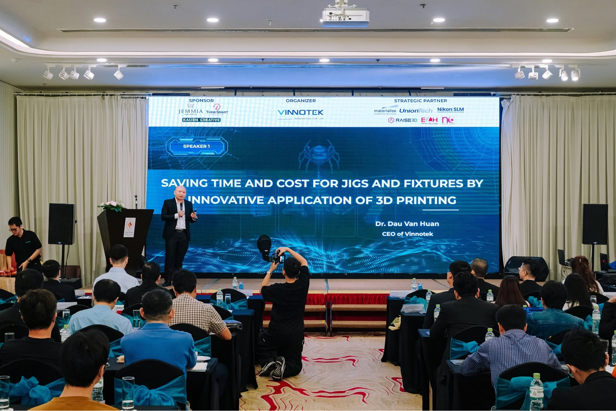 Ông Đậu Văn Huân – CEO Vinnotek chia sẻ giải pháp in 3D đồ gá cho sản xuất linh hoạt.